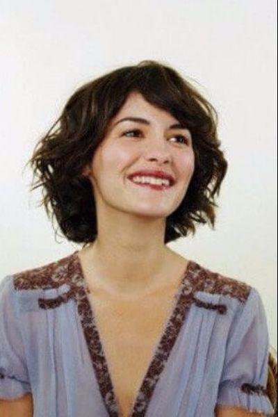 Playful French Bob for Wavy Hair - Short Wavy Hairstyles for Women