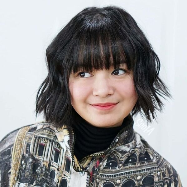 Symmetrical Wavy Short Bob - a woman wearing printed blouse.