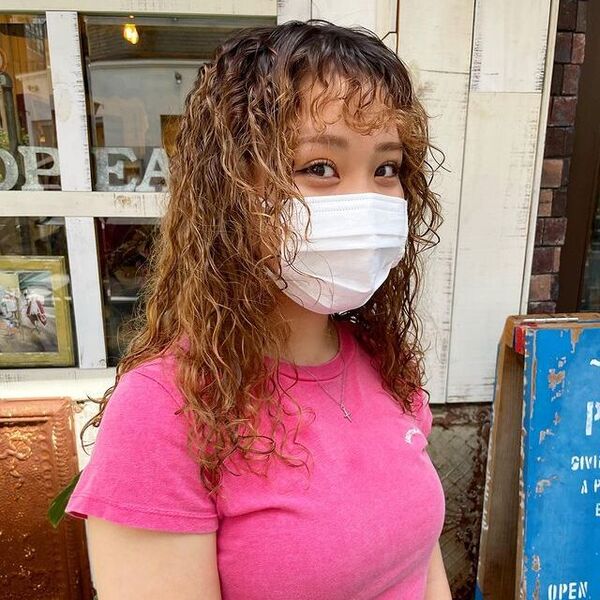 a woman with white facemask wearing a pink shirt